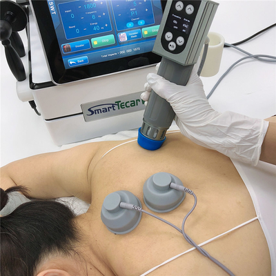 3台スポーツの傷害およびセルライトの効果のボディ物理療法のための1台のTecarのDiathermy EMSの衝撃波機械に付き